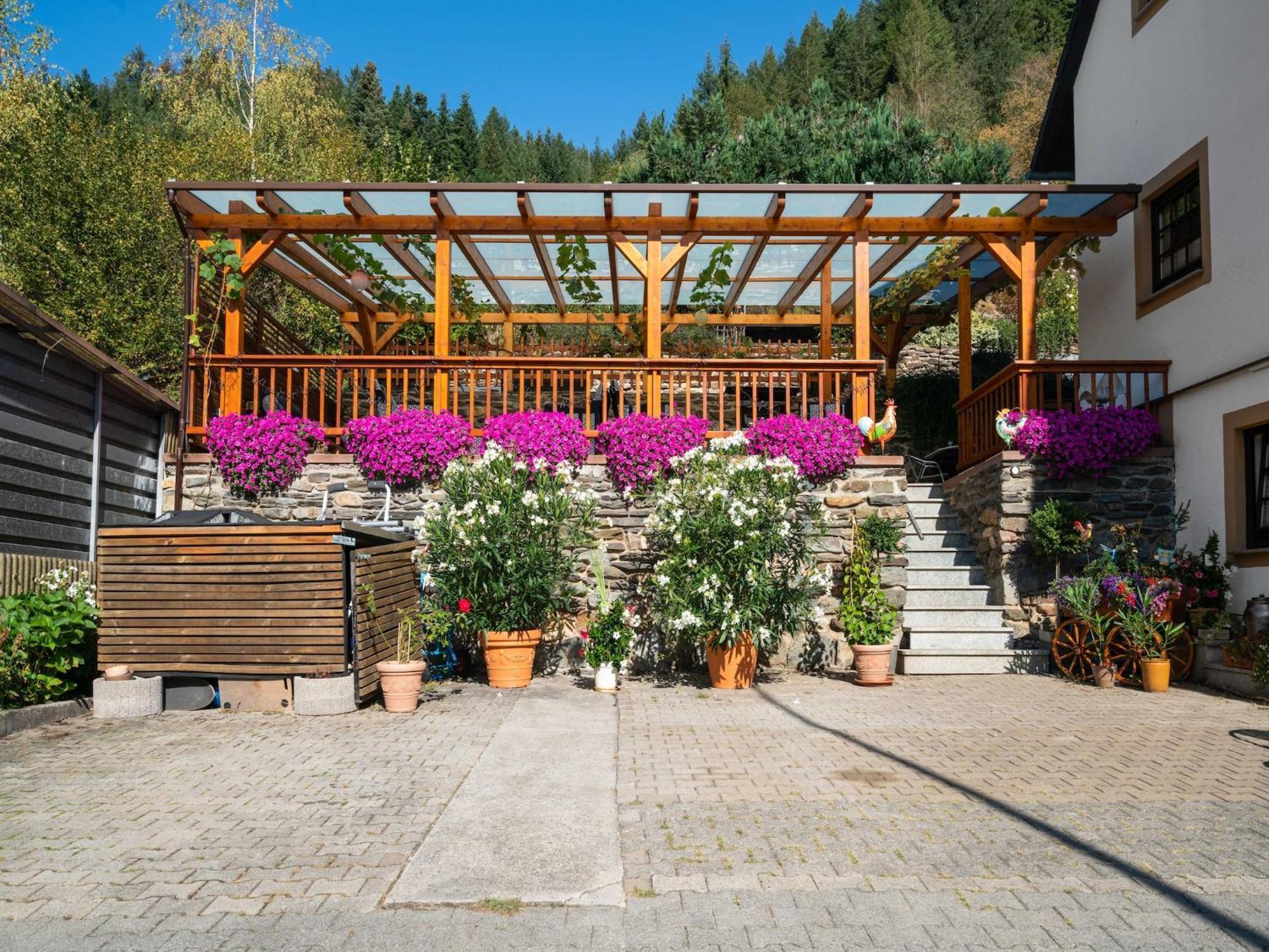A Modern Apartment In The Hunsr Ck Region S Romantic Drohn Valley Merschbach Esterno foto
