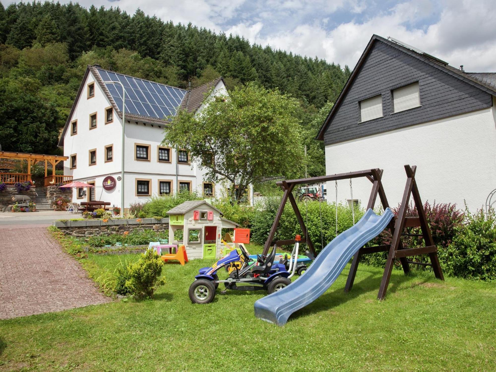 A Modern Apartment In The Hunsr Ck Region S Romantic Drohn Valley Merschbach Esterno foto