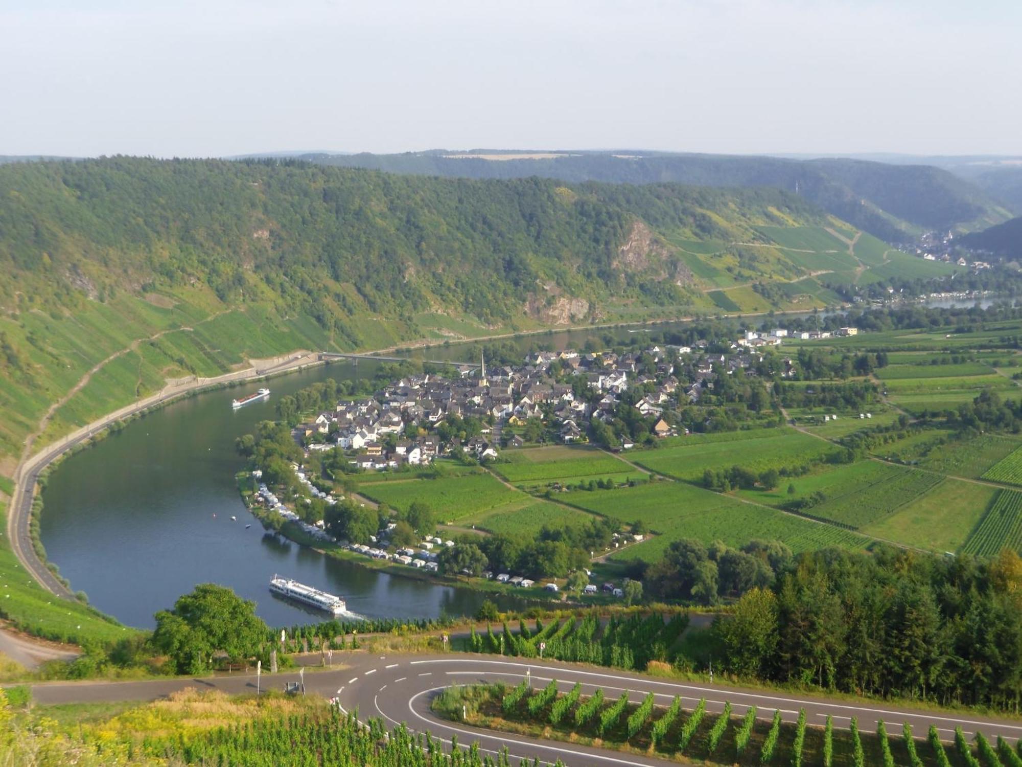 A Modern Apartment In The Hunsr Ck Region S Romantic Drohn Valley Merschbach Esterno foto