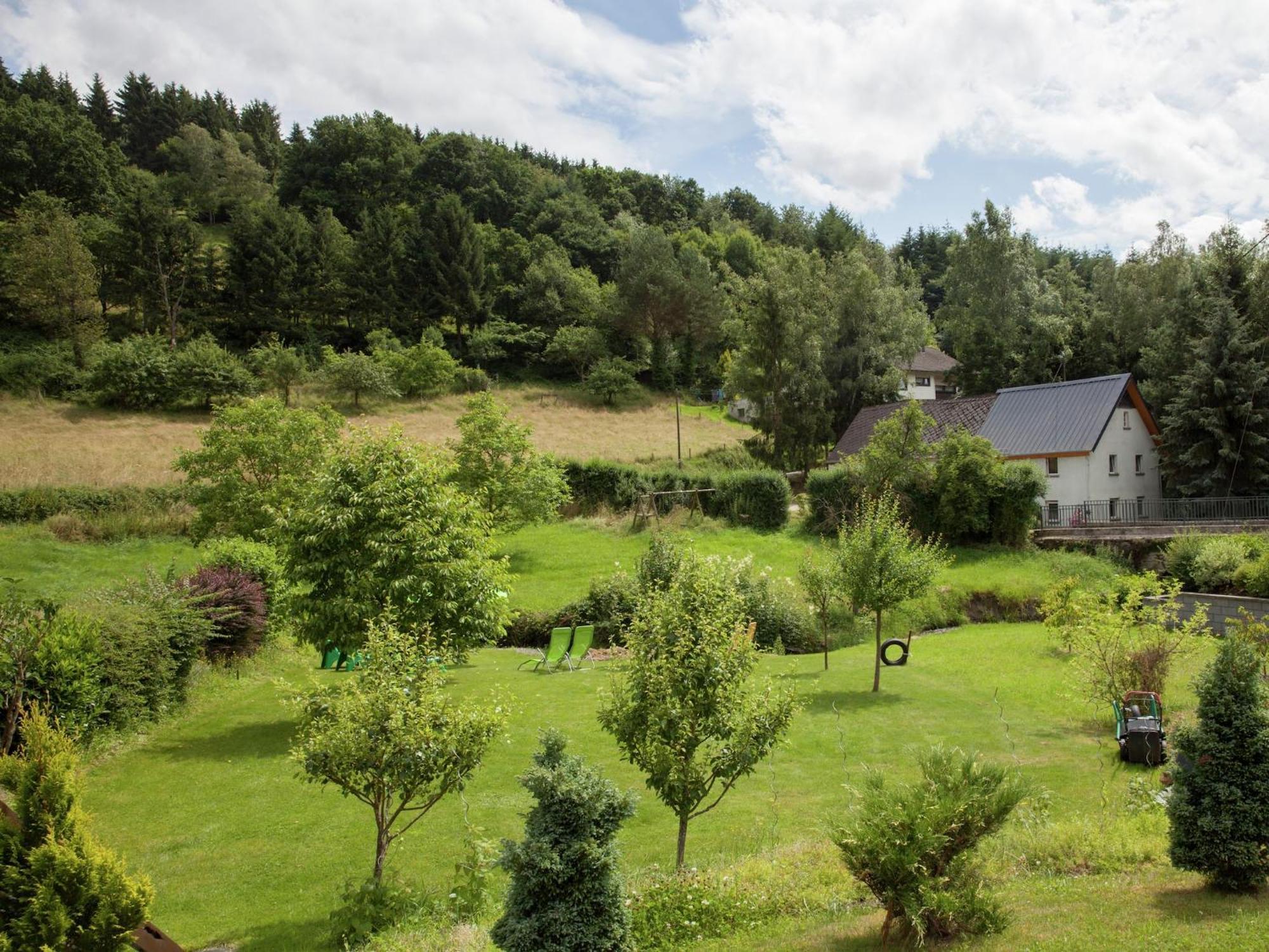 A Modern Apartment In The Hunsr Ck Region S Romantic Drohn Valley Merschbach Esterno foto
